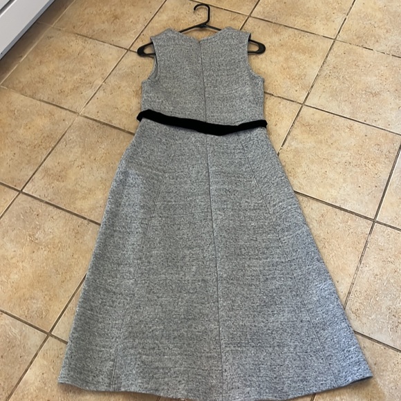 No sleeve sweater dress, but still form fitting to flatter, black velvet belt - Picture 2 of 3